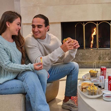 Qafqaz Riverside Hotel Gabala Exterior photo A couple enjoying a relaxing moment at the spa